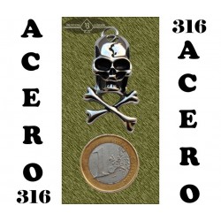 Colgante de acero, calavera con tibias