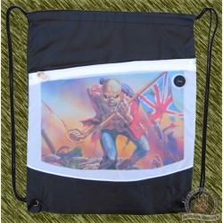 mochila negra y blanca, Iron maiden, the trooper