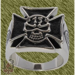 Anillo de acero, cruz calavera 13