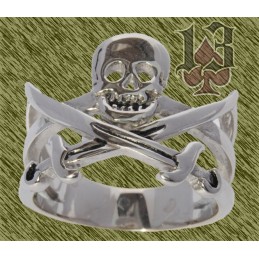 Anillo de acero, calavera sables