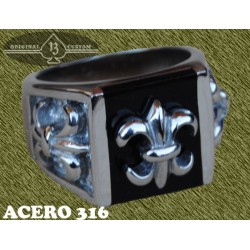 Anillo de acero, sello flor de lis