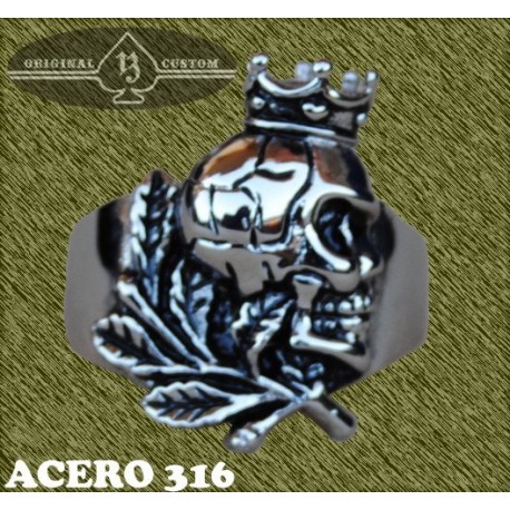 Anillo de acero, calavera con corona