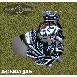 Anillo de acero, calavera con corona