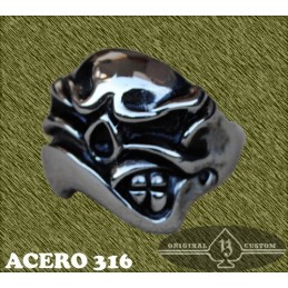 Anillo de acero, calavera cabreada