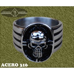 Anillo de acero, calavera en circulo