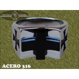 Anillo de acero, cruz relieve