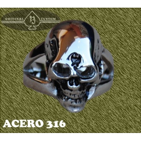 Anillo de acero, calavera