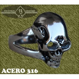 Anillo de acero, calavera