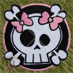 Parche bordado, calavera lazos rosas