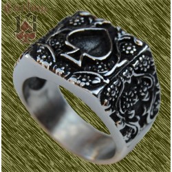 Anillo de acero, pica con filigranas