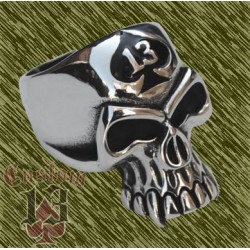 Anillo de acero calavera pica con 13