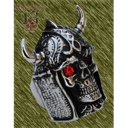 Anillo de acero calavera con casco ojos rojos