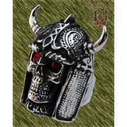 Anillo de acero calavera con casco ojos rojos