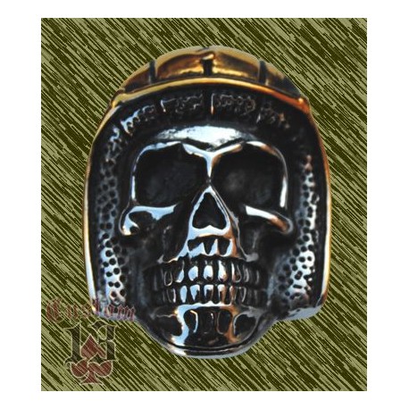 Anillo de acero calavera con casco dorado