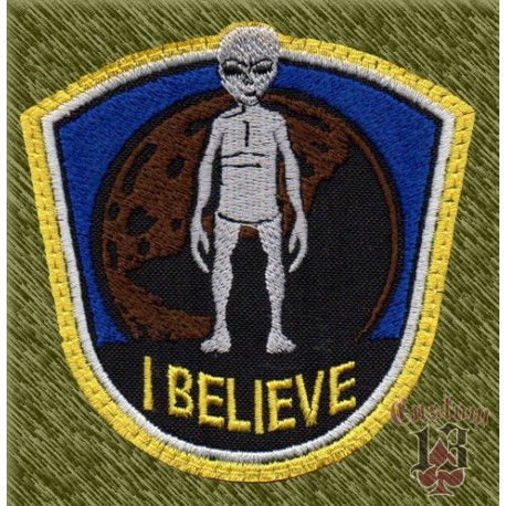 Parche bordado, I believe, alien