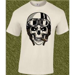 Camiseta beig, calavera casco con gafas