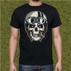 Camiseta negra, calavera con casco y gafas