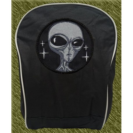 mochila negra bodada, alien gris