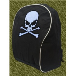 mochila negra bodada, calavera tibias