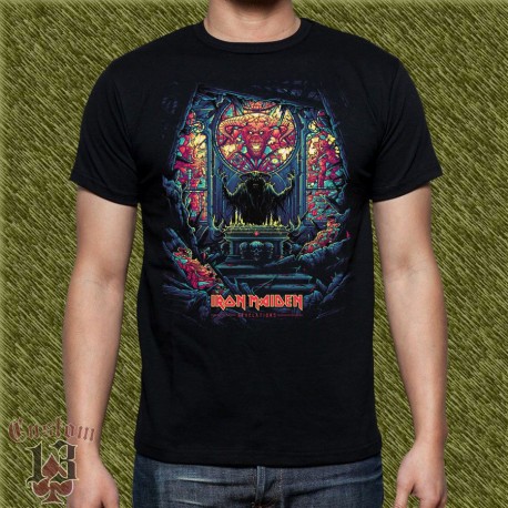 Camiseta negra, iron maiden, revelations