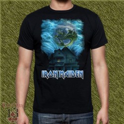 Camiseta negra, iron maiden, tinieblas