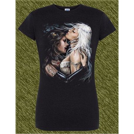 Camiseta negra de mujer, convirtiendo