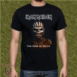 Camiseta negra, iron maiden, the book of soul