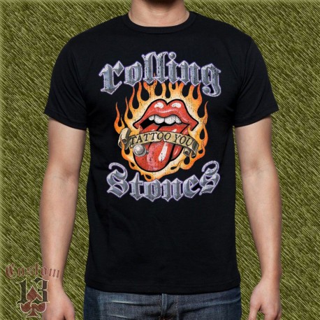 Camiseta negra, rolling stones, tatto you flames