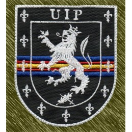 parche bordado, UIP, fondo negro